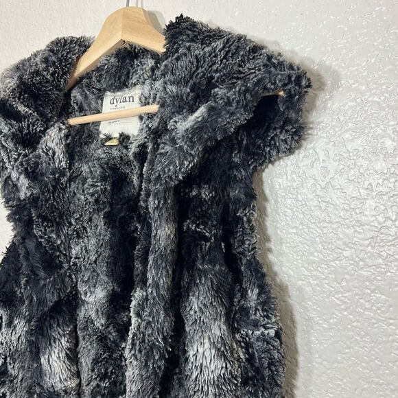 Dylan True Grit Faux Fur Hooded Vest Gray Soft Cozy Warm Size M - Picture 6 of 13